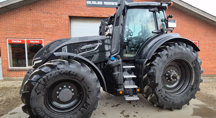 Трактор Valtra Q305